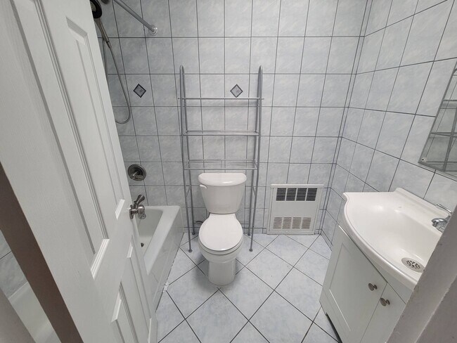 Building Photo - 1119 E 59th St