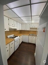 Building Photo - 6960 Miami Gardens Dr