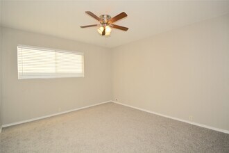 Building Photo - 2121 Fountain View Dr