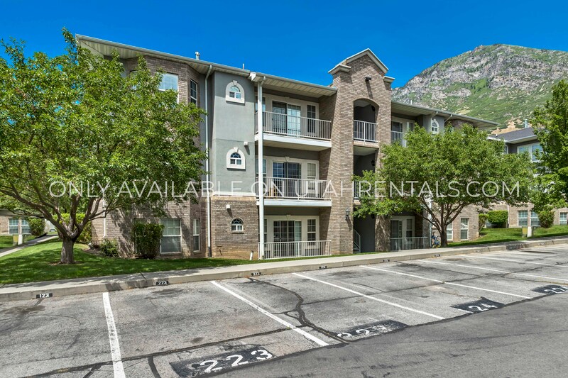 Primary Photo - 392 N Seven Peaks Blvd