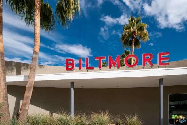 Building Photo - 1020 E Palm Canyon Dr