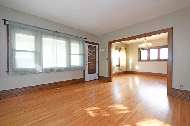Building Photo - 130 W 44th St