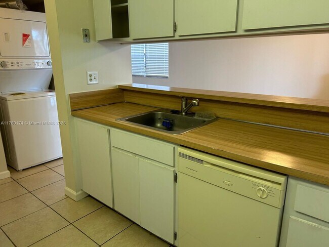 Foto del edificio - 3400 Foxcroft Rd