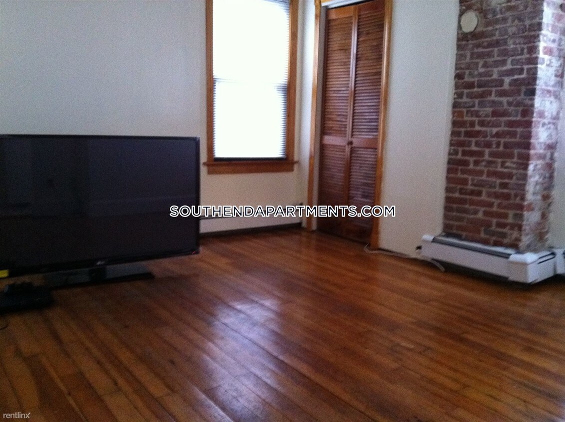 Primary Photo - 10 Pompeii St