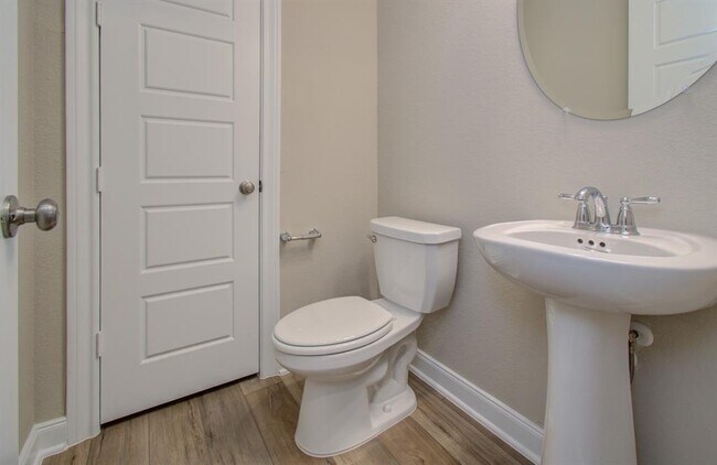 Building Photo - 7010 Lauren Oak Dr