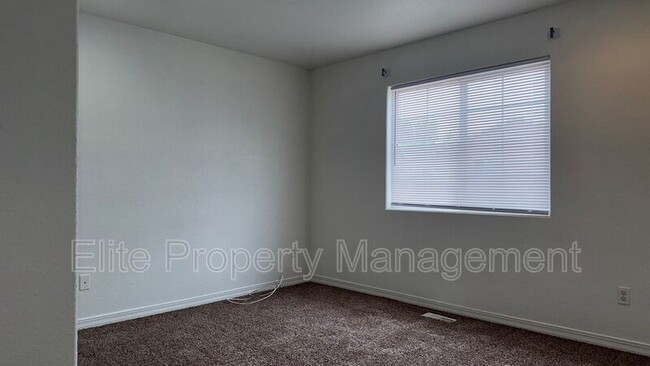 Building Photo - 173 S Stardust Ct
