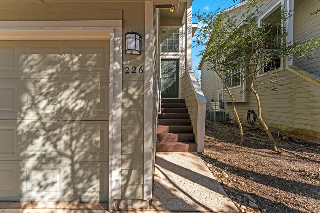 Building Photo - 226 S Walden Elms Cir
