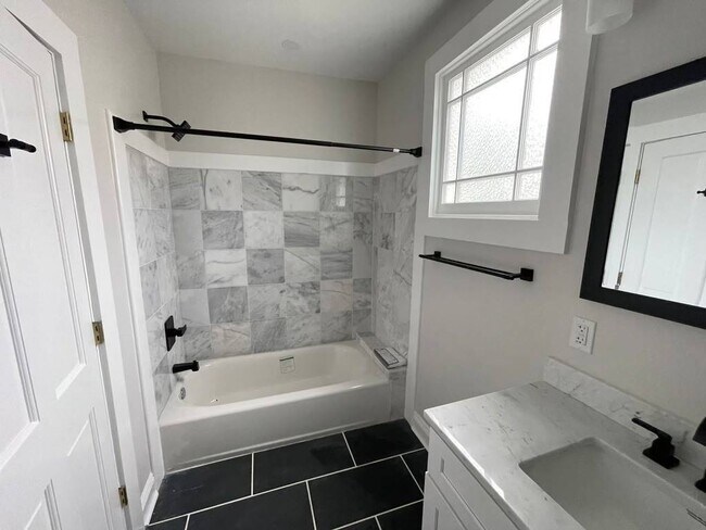 Building Photo - 2231 Cambronne St