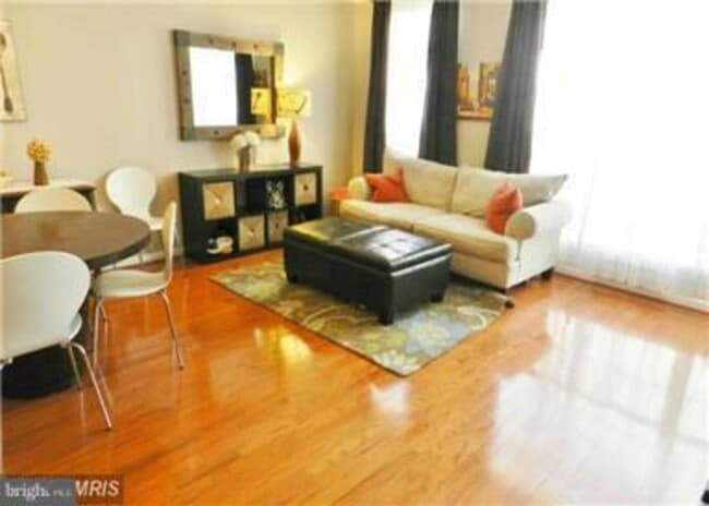 Living Room - 42519 Highgate Ter