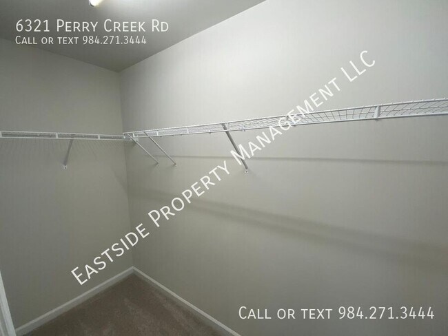 Foto del edificio - 6321 Perry Creek Rd
