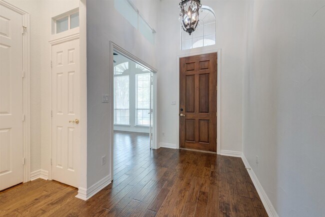 Foto del edificio - 1404 Clearwater Ct