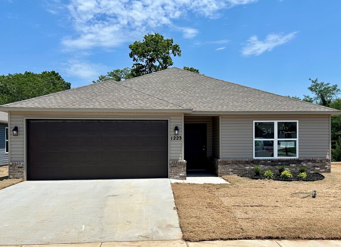 Primary Photo - 1223 E Sparrow Cir