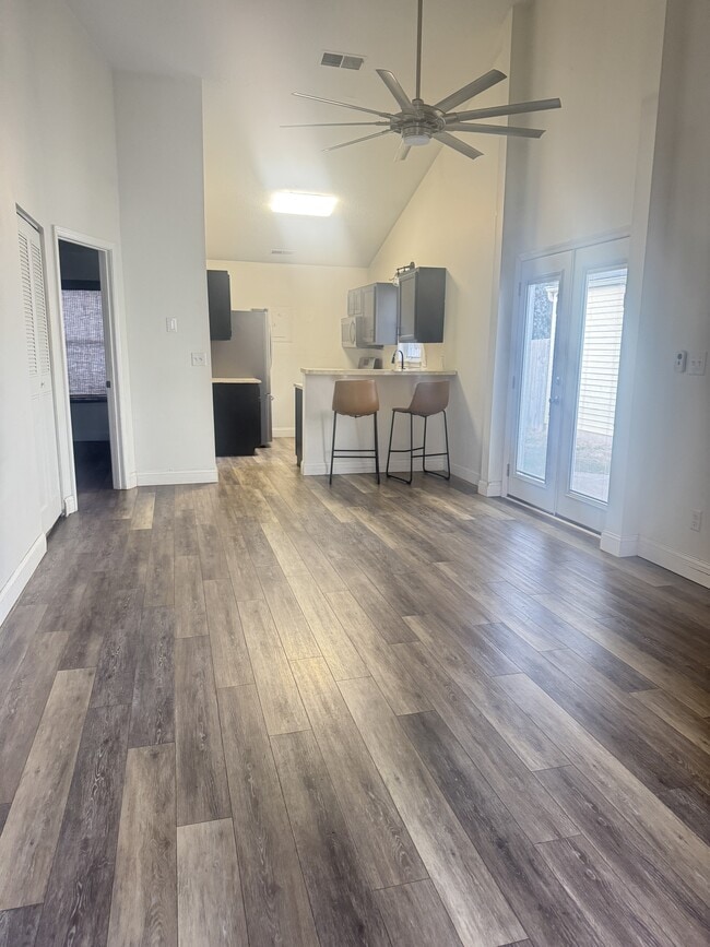 Building Photo - 1003 Parkside Dr