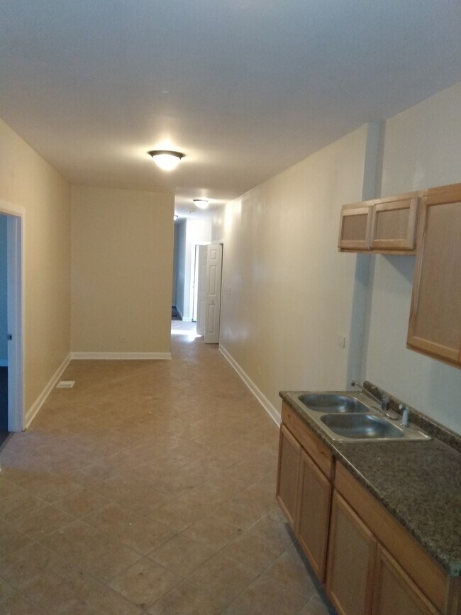 Building Photo - 16 W 113th Pl