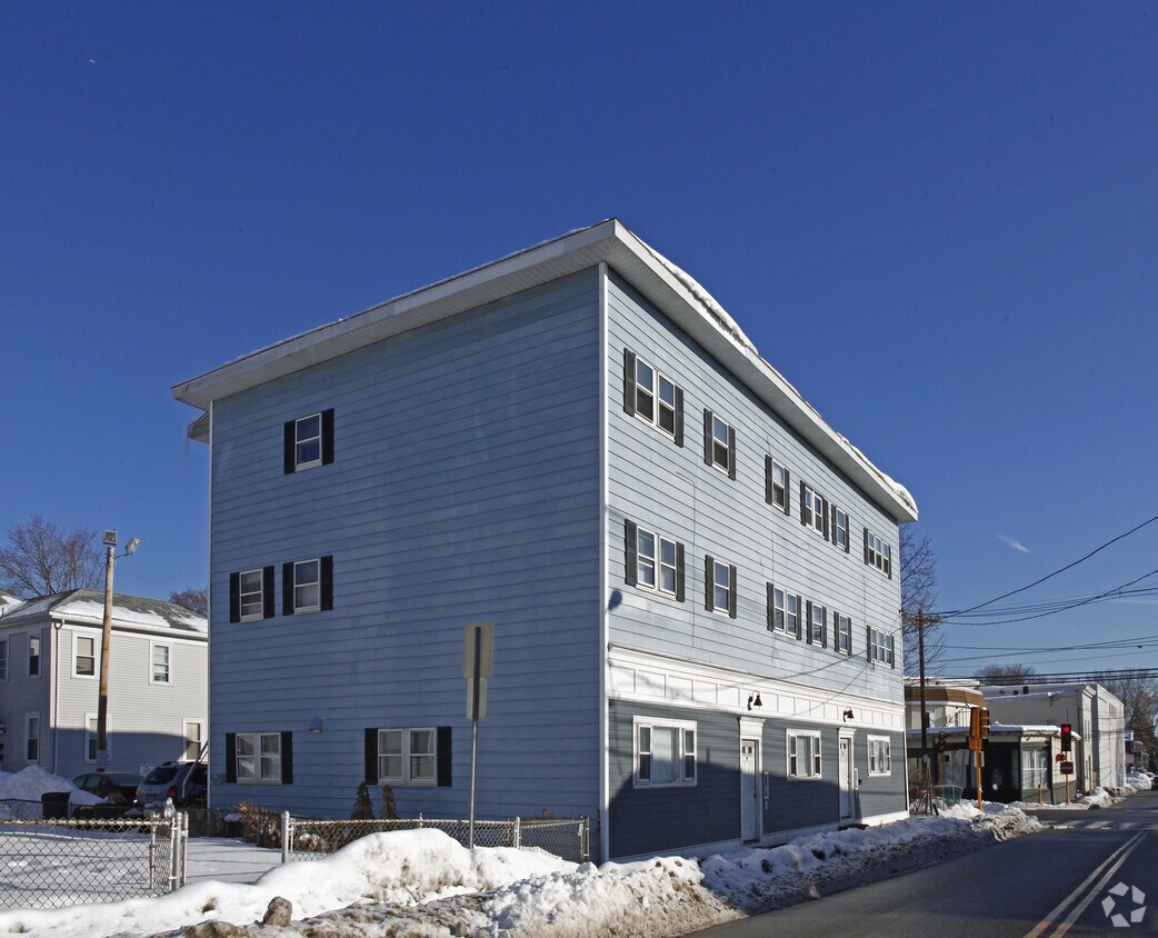 Primary Photo - 5-11 Highland St