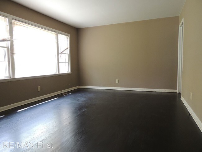 Building Photo - 3 br, 1 bath House - 1015 E Oak Hill Ave