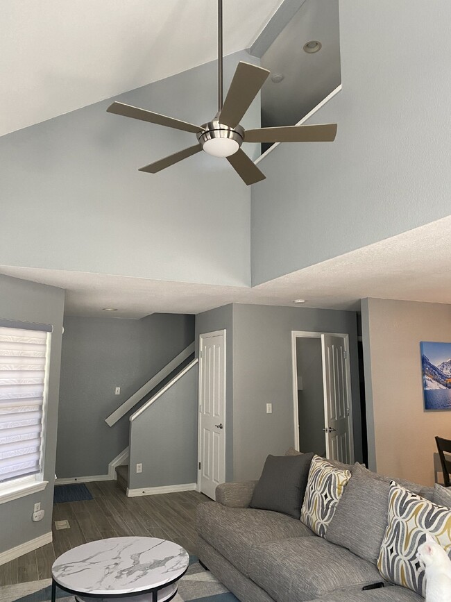 Building Photo - Beautiful 2-Story Townhouse Includes Unfin...