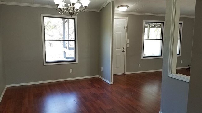 Foto del edificio - 321 Sheri Ln