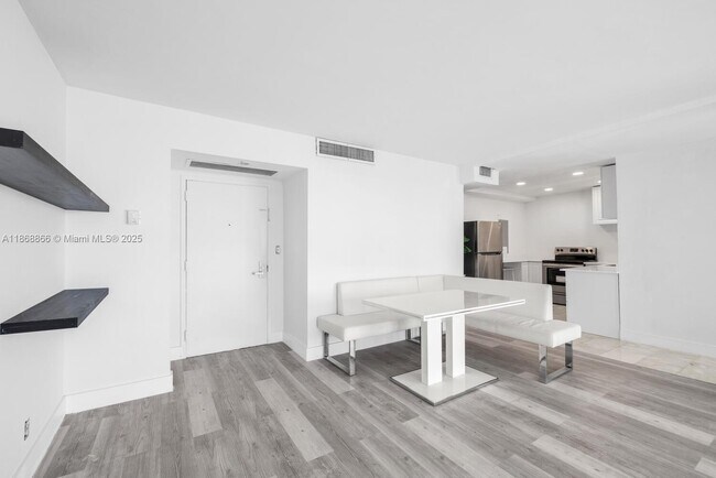 Foto del edificio - 780 NE 69th St