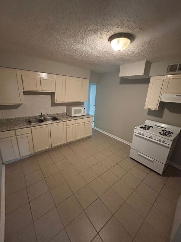 Building Photo - 1616 Nemnich Rd