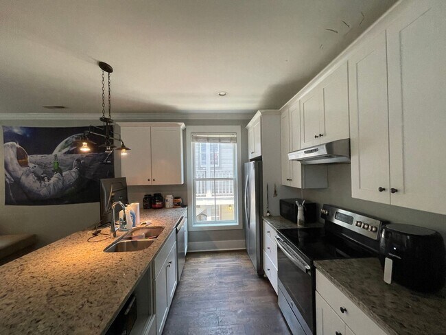 Building Photo - 4 br, 4 bath House - 56 America Street