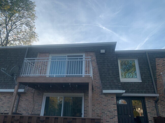 Foto del edificio - 1808 S Plum Grove Rd