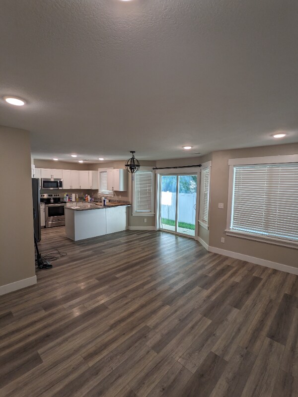 Building Photo - 231 150