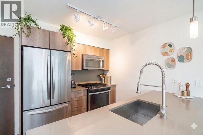 Photo du bâtiment - 7058 14th Ave