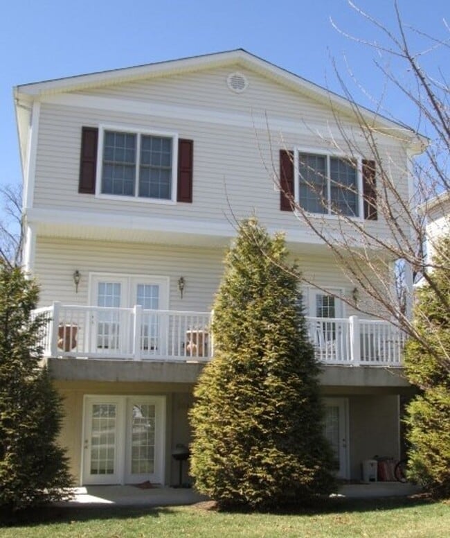 Building Photo - 206 Heights Ln