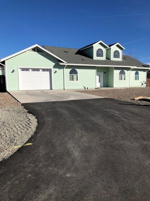 Primary Photo - Sunny Three Bedroom in North Prescott Valley