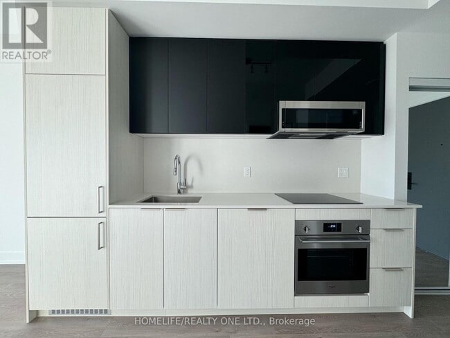 Building Photo - 308 Jarvis St