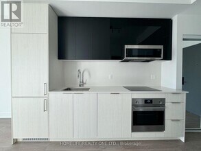 Building Photo - 308 Jarvis St