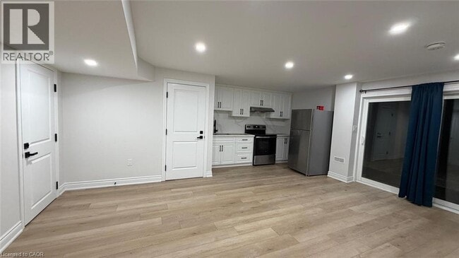 Building Photo - 19 Pointer St