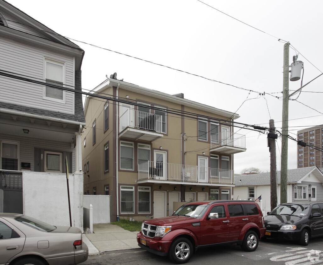 Foto del edificio - 211-213 Beach 99th St