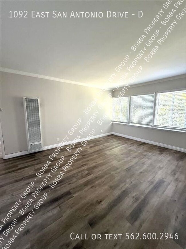 Building Photo - 1092 E San Antonio Dr