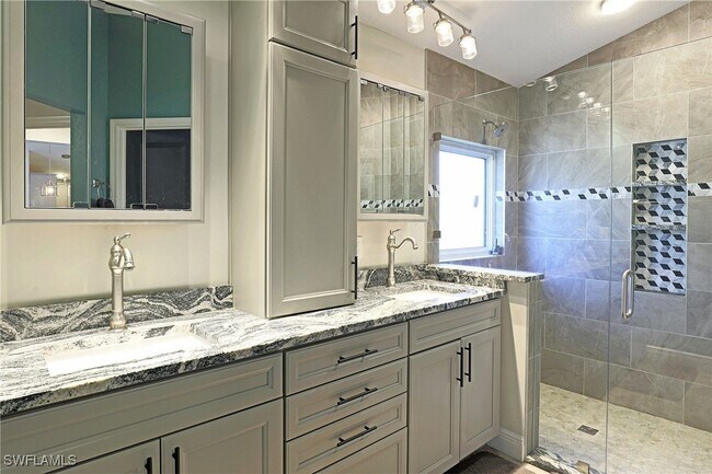 Building Photo - 1579 Whispering Oaks Cir