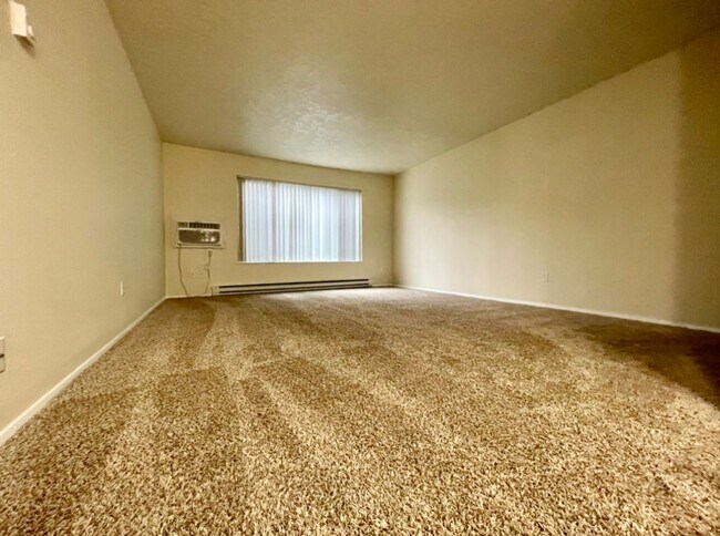 Photo - Montavilla 1 Bedroom Main Floor Apartment w/ A/C and Off Street Parking~ PETS WELCOME! 95 Walkscore!