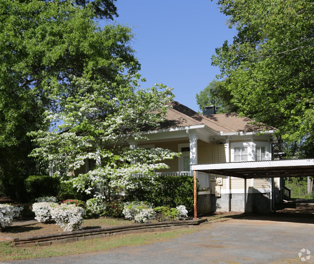 Foto del edificio - 411 Aldrich Ave