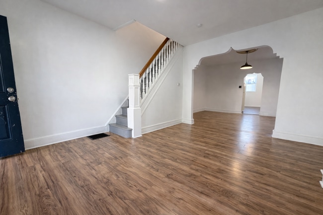 Building Photo - 3 Bedroom Single Family Home