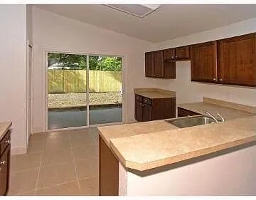 Foto del edificio - 2438 Princeton Ave