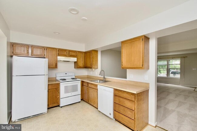 Building Photo - 6643 Medinah Ln