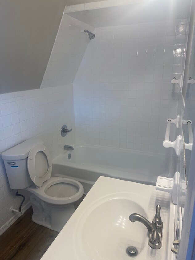 387 N Washington St Unit 2, Wilkes Barre, PA 18705 Apartments in