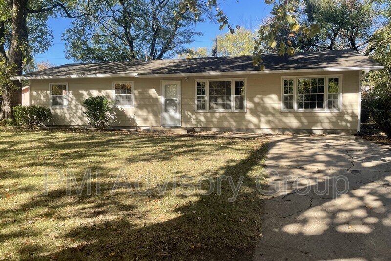 2213 SE Davies St, Topeka, KS 66605 House Rental in Topeka, KS