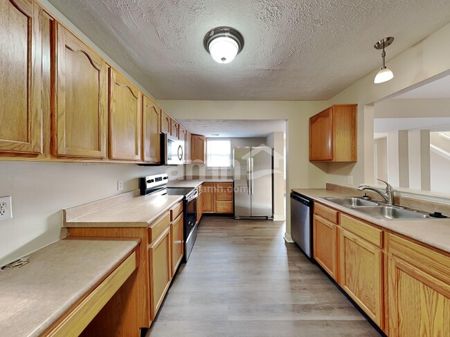 Building Photo - 18097 Kinder Oak Dr