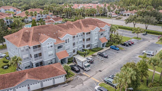 Foto del edificio - 18001 Richmond Pl Dr