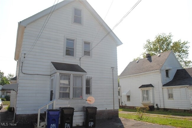 Building Photo - 841 Whitcomb Rd