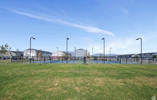 Foto del edificio - 534 N Helmsman Ln