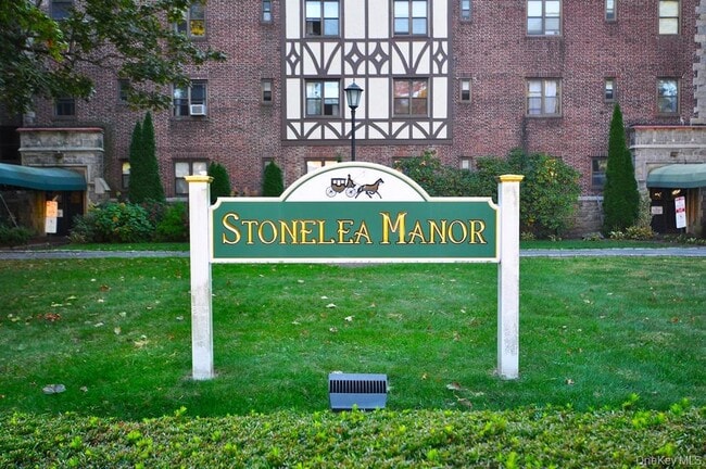 Building Photo - 120 Stonelea Pl