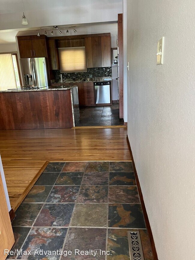 Building Photo - 3 br, 2.5 bath House - 605 Crown Ridge Drive