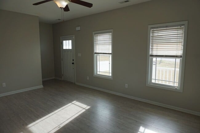 Foto del edificio - 3 Bedroom 2.5 Bathroom with a Bonus Room located in The Cottages at Petersburg Subdivision, Richl...